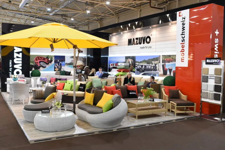 tradeshow and large format signing